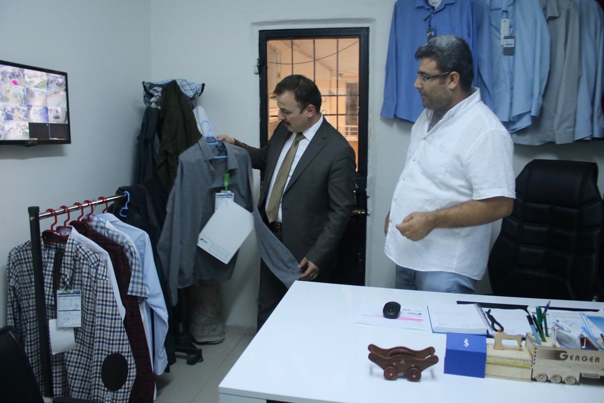 Delegation Tours of High-Capacity Shirt Lines